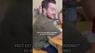 Greg e Kiko em uma Queda de Braço