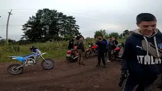 Лютая катка Ночью на мотоцикле с друзьями - безбашенная езда по городу MotoLand XR250 Enduro 2020