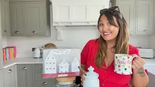 Huge charity shop haul | bargains | Thrifted | Rosie Henshaw