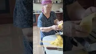 Самая вкусная домашняя лапша. Готовит  мама.