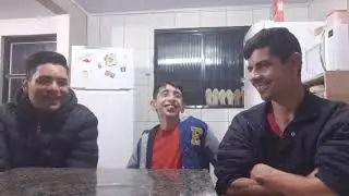 Eu nunca em família (Tente não rir)