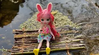 Заплыв Бри на плоту.🐰