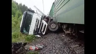 Нетрезвый водитель грузовика столкнулся с поездом в Калужской области