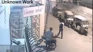 #CCTV #Fotage #Snatching one man Snatching on Women in Lakhani Tower Karachi