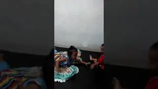 Kakak n adik main bareng