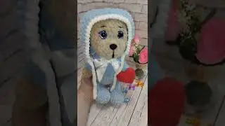 Обзор Мишка в шапочке с сердечком ручной работы.