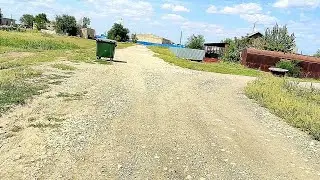 Чтобы вынести мусор в деревне необходим велосипед и ясна причина несворение у Персика