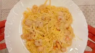 Макароны с креветками в сливочном соусе //