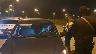 Полиция и ОМОН вышли на дорогу
