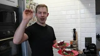 WEGAETARIAŃSKI BURGER Z KASZY I BURAKA