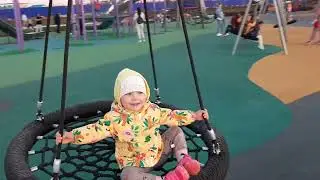 На площадке.)