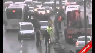 Metrobüs, İstanbul'da Yolundan Çıkt