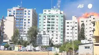 Israel arrasa edificio en Gaza que alberga a AP y Jazeera en ataque aéreo