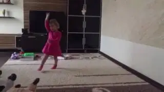 Анечка танцует