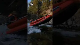 Ну вышел! вышел! красавчик!💪 Опасный порог! #горнаярека #водомет