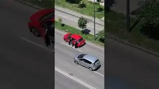 Još jedan sudar zbog haotičnog parkiranja ispred girosa :)