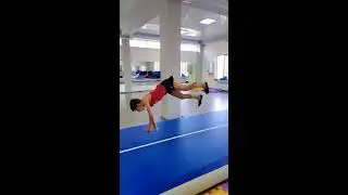 Акробатика - рондат, пол винта, рондат 180, сальто с разворотом, штопор (screw)
