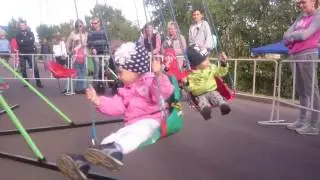 Детская карусель в парке