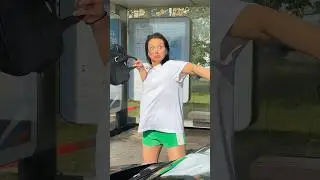 Неожиданная встреча на остановке. 😂 Смешное видео. #shorts
