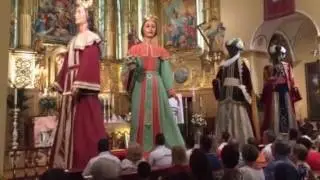 Despedida a D. Javier Leoz Ventura. Bailan los Gigantes de Peralta.