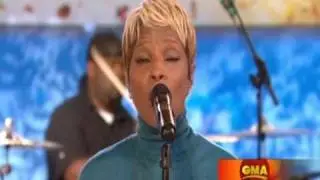 Mary J Blige Sings 