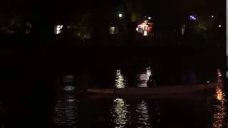 Осака, лодка плывёт
