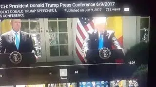 Reporter farts at Trump press conference