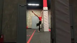 Handstand / splits / forward walkover / Lera the gymnast 