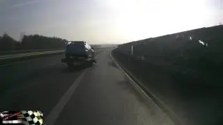 Плохо закреплённый прицеп опередил буксир