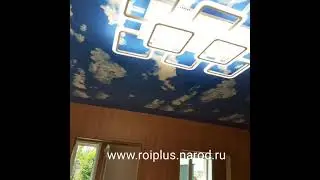 Потолок "облака" со светодиодной люстрой и карнизом для штор