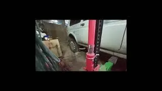 Испытываем подъемник из реечных домкратов.