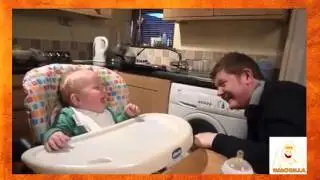 Umorilla Малыш очень задорно смеётся