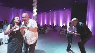 ¿Quién dice que los gringos no saben bailar? - Increíble baile de gringos.