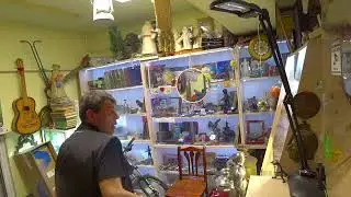 Печатку из платины Евгений закладывает.