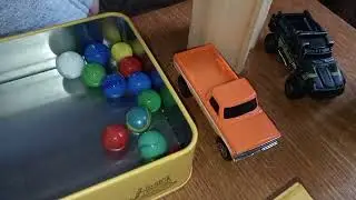 Marble Run and ASMR - Carrera de canicas de colores en pista de madera