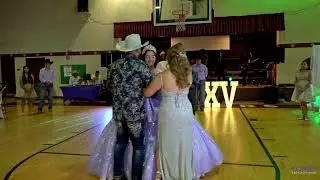 MAMA E HIJA BAILANDO SU VALS DE 15 Años