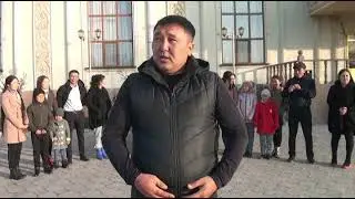 Әкесі мен Анасына темір тұлпар силады