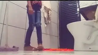 PRENDI MINHA IRMÃ NO BANHEIRO