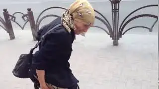 Бабка сошла с ума. Бабка делает джаст ду ит
