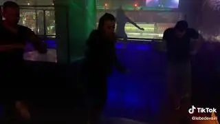 Если танцевать то только так! Класно танцуют в клубе