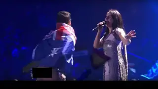 Голый парень из Австралии возле Джамалы на сцене Евровидение 2017