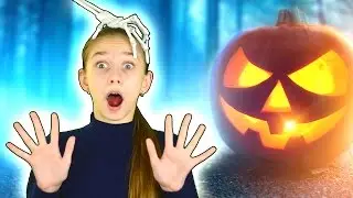 Живой скелет на Хэллоуин. Механическая рука скелета.