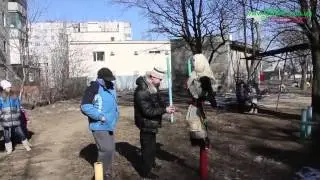 Горловчане праздновали масленицу прямо во дворах многоэтажек