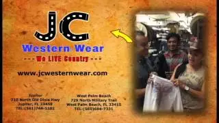 Rebeka Lopez del "Reventon con RBK" de compras en JC Western Wear