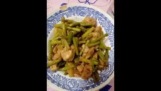 Это  невероятно вкусно!!!!Побеги чеснока с курицей.