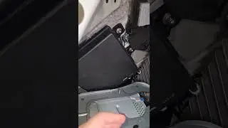 Мерседес S-класс (W223). Разбираем заднее крыло под рихтовку, необходим доступ изнутри крыла