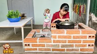 Mom uses the newly built kitchen to cook Yinyin the most delicious dishes