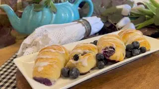 BLUEBERRY CHEESECAKE CRESCENT ROLLS