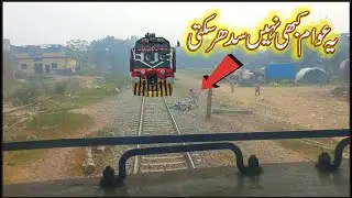 Live motorcycle hit with fastest train Near Gujranwala a crazy man left his bike and run away #yt