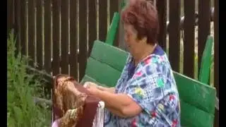 Ручная обвязка павловопосадских платков в деревне Теренино.